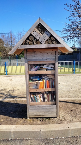 Boite livres place Mignault